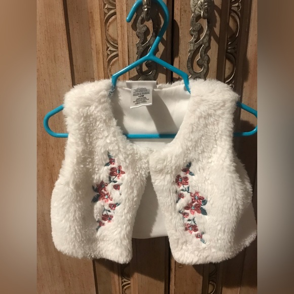 Vintage Looking 12-18month Dresses, Both Gold & Purple ones are velvet material - Picture 8 of 11